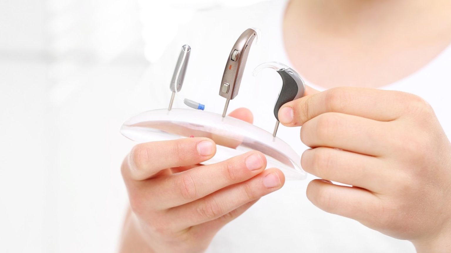 Does Medicare pay for hearing aids?